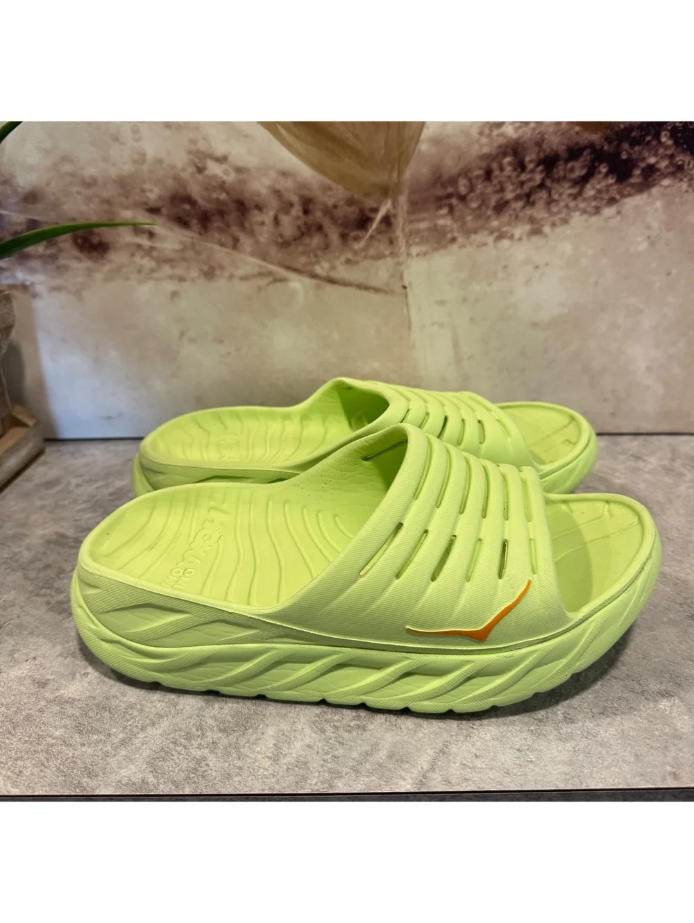 Hoka Ora Recovery Slide Sandals Men's Size 7 Neon Yellow Athletic Running Beach